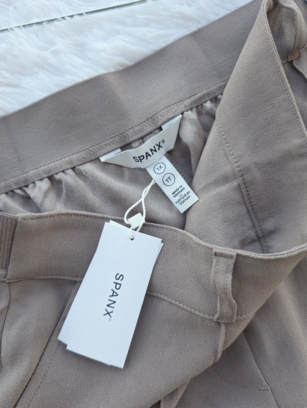 Spanx‎ NWT Beige Crepe Straight Leg Trouser Pants in Smoke - Picture 7 of 9